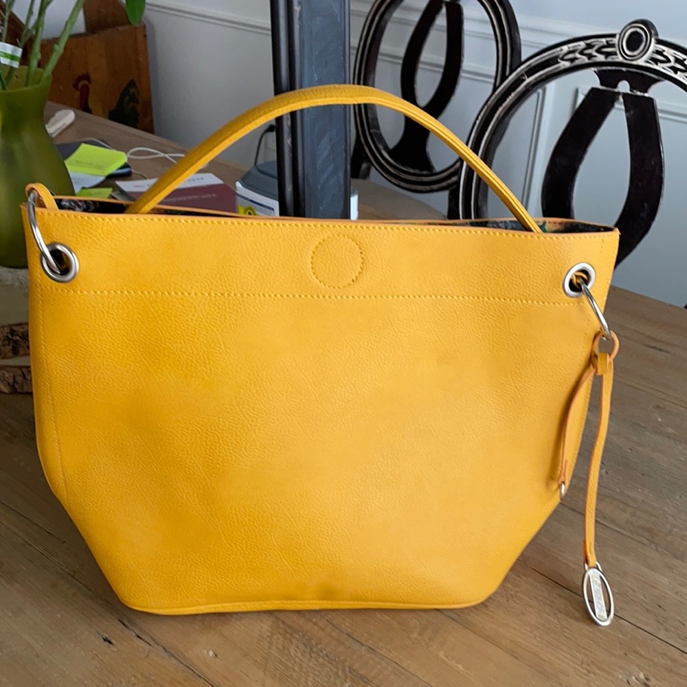 Women’s mustard colored purse